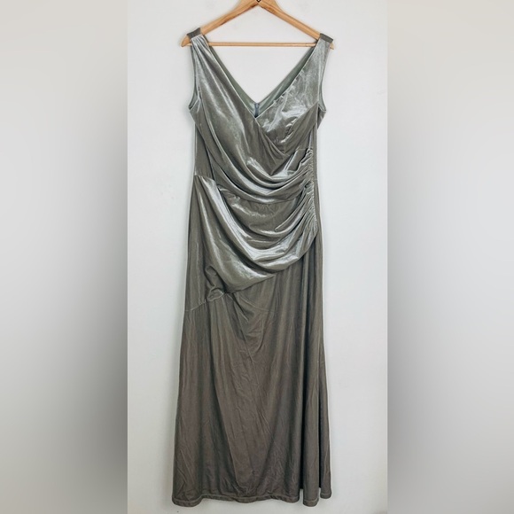 Revelry velvet sleeveless “Dawson” dress in pale sage green with silver sheen.20 - Picture 3 of 6